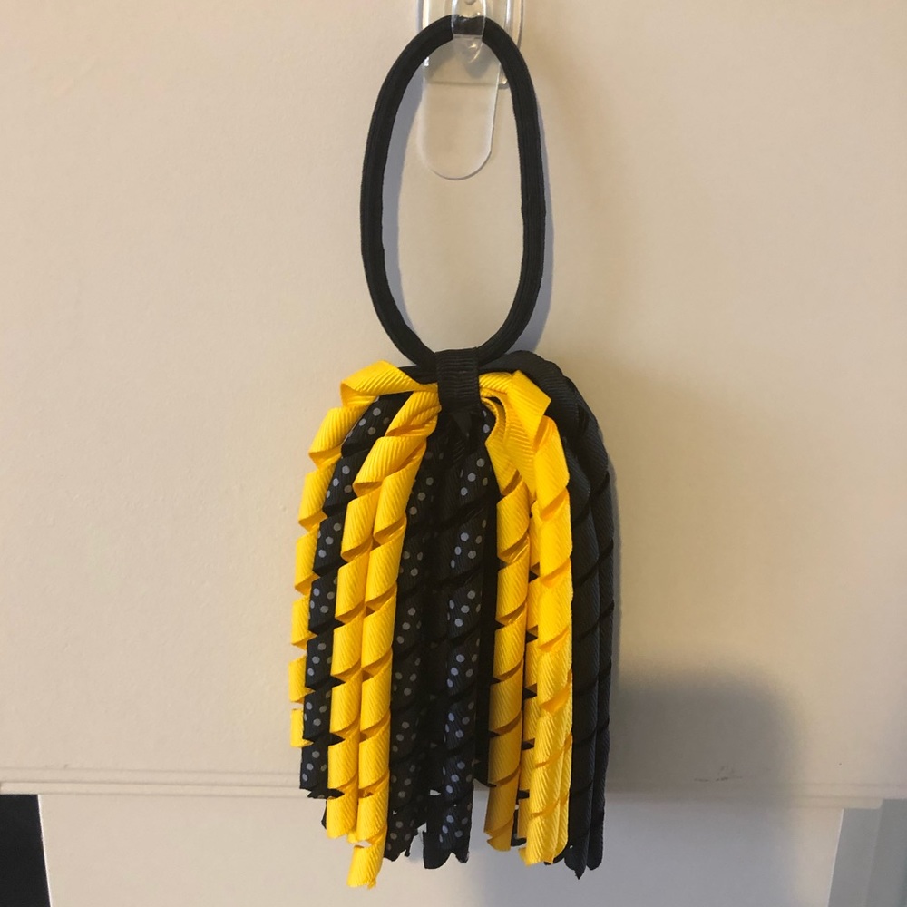 🌸3/$9🌸 Handmade Black, Yellow Korker Pony O